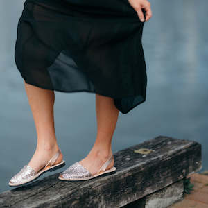 Size 39: LOVELEE CHAMPAGNE GLITTER AVARCAS