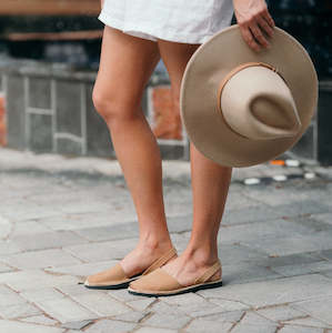 Size 38: LOVELEE TAN NUBUCK AVARCAS