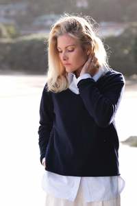 Womens Sweaters: Timeless Lounge Relaxed V-Neck Pure Cashmere Sweater - Navy