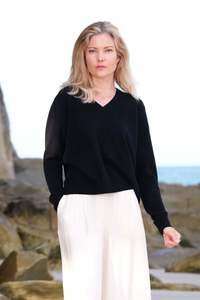 Everyday Luxe Cashmere V-Neck Sweater - Black