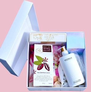 Products: Deluxe Gift Love to Give Discover Love to Give gift hampers Auckland