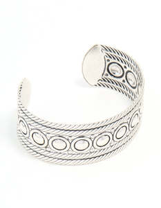 Silver Fashion: Antique Silver Stone Design Wrist Cuff