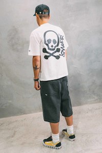 White: Beefy Tee 2.0 - Crossbones