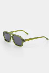 Eyewear: ISLE OF EDEN | Lola Sunglasses | Green