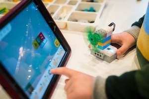 My First Robotics with LEGO WeDo 2.0