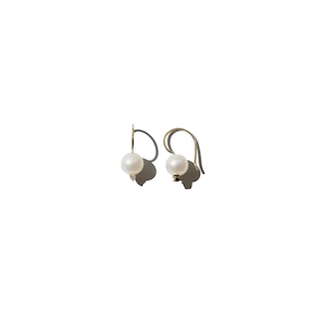 Products: DIAMOND AND PEARL 14 - carat gold drop earrings Lulu's Collective
