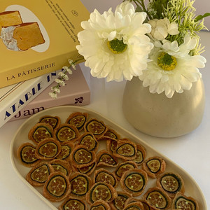 Products: Chicken & Cucumber crisps Lummy Pet Bakery