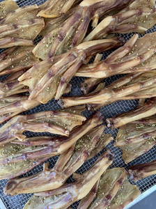 Products: Duck Feet & Oregano Lummy Pet Bakery
