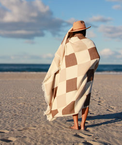 Checkered Throw-Blanket Brown