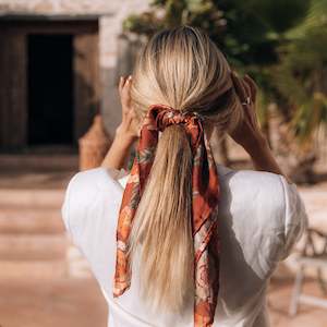 FLORES NECK SCARF - VELVET RED