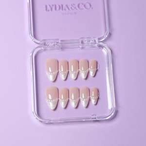 Festive Giveaway: Petal Veil French