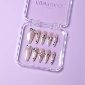 Festive Giveaway: Dusty Dahlia