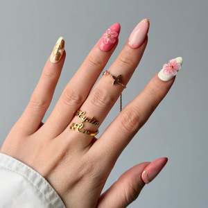 Press-on Nails: Sakura