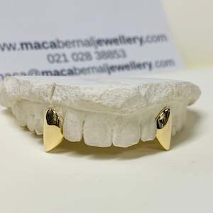 Two teeth in 18kt Gold
