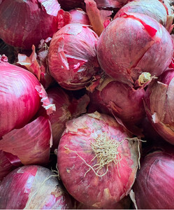 Products: Red Onions Macas Green Fam