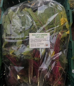 Baby Beetroot with leaves Macas Green Fam