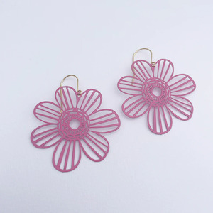 Denz Co: Midi Flower Earrings - Pink