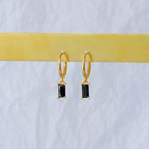 Mabel Pepe: Little Loaf Huggie Earrings - Gold & Black