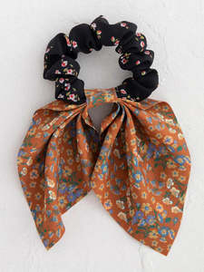Under 25 Goodies: Tie Hair Scrunchie - Floral Chestnut