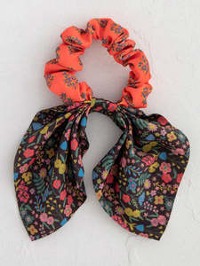 Tie Hair Scrunchie - Dark Floral Peaches