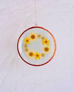 Circle Flower Suncatcher - Med Wreath - Daisy, Buttercup Mix