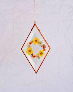 Diamond Flower Suncatcher - Med Wreath - Buttercup Mix