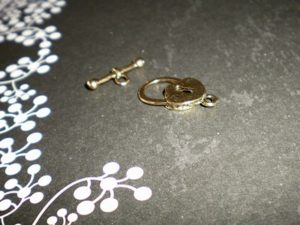 Toggle clasp Padlock Antique Gold