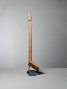 Iris Hantverk: Long Handled Dustpan & Brush Set – Petrol Blue
