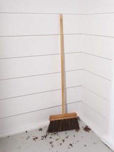 Iris Hantverk: Outdoor Broom – Birch & Bassine