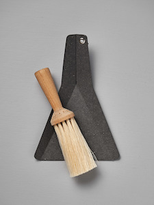 Iris Hantverk: Table Broom & Shovel Set