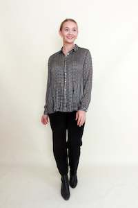 Outlet 150: Tinta and Bariloche - APU B Apus Shirt