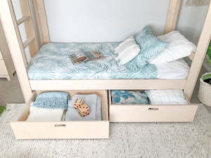 Accessories: Set of drawers