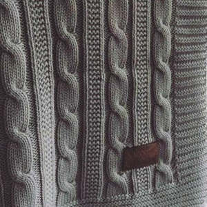 Winter: Cable Knit Blanket - Grey