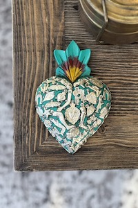 Global Collectables: Medium Turquoise Heart with Milagros
