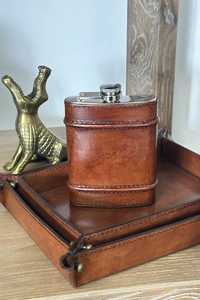 Leather Goods: Leather Hip Flask with Ridges - Tan