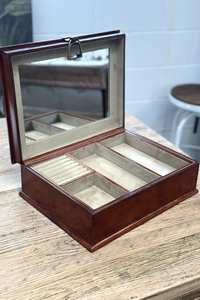 Leather Goods: Large Jewellery Box with Stirrups - Tan