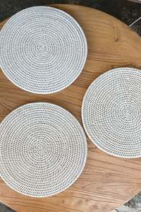 For The Entertainer: Geneva Round Placemat