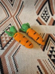 2pc Mini Felt Carrots