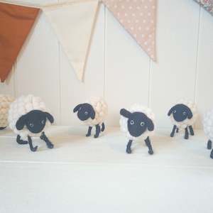 Hīpi Pango (Black Sheep)