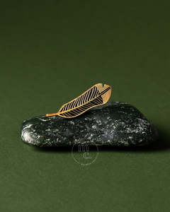 Huia Feather Antique Gold Pin