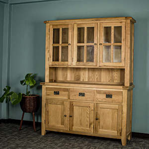 Yes: Yes Large Oak Buffet and Hutch
