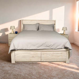 Charlotte: Charlotte NZ Pine Queen Bed Frame