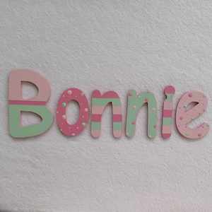 Bonnie - small letters suitable for a door.