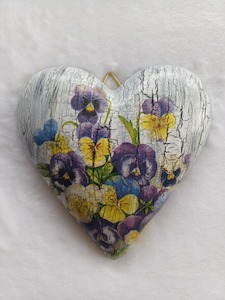 Hearts: Wall Heart Pansies.