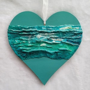 Hearts: Hanging heart with texture.