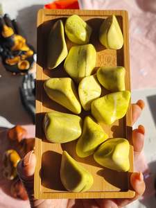 Crystals Tumbles: Lemon Serpentine Tumble