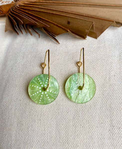 Earrings: Kina