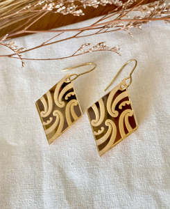 Earrings: Ngaru