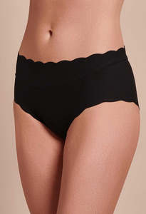 Egi Collections: Scalloped Shorty - Black