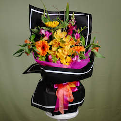 Frontpage: Bright Vox - Bright Blooms in a Water-filled box